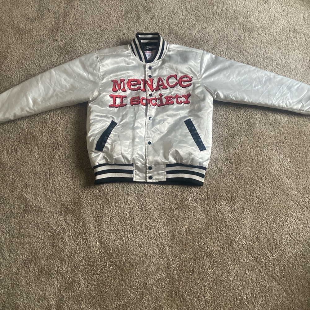 Menace - Picture 2 of 3